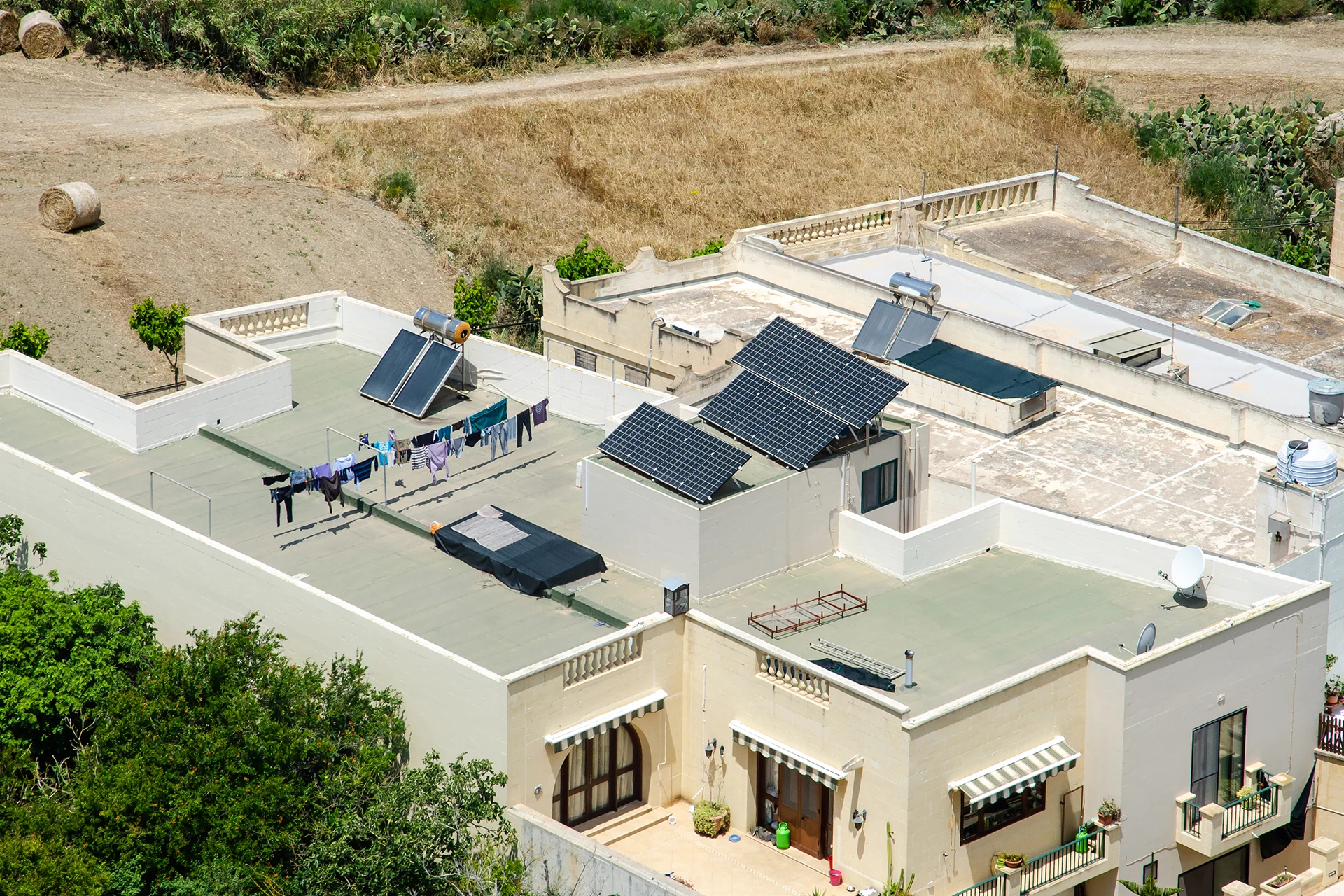 L-Enerġija Rinnovabbli mill-Pannelli Fotovoltajċi (PVs): 2025